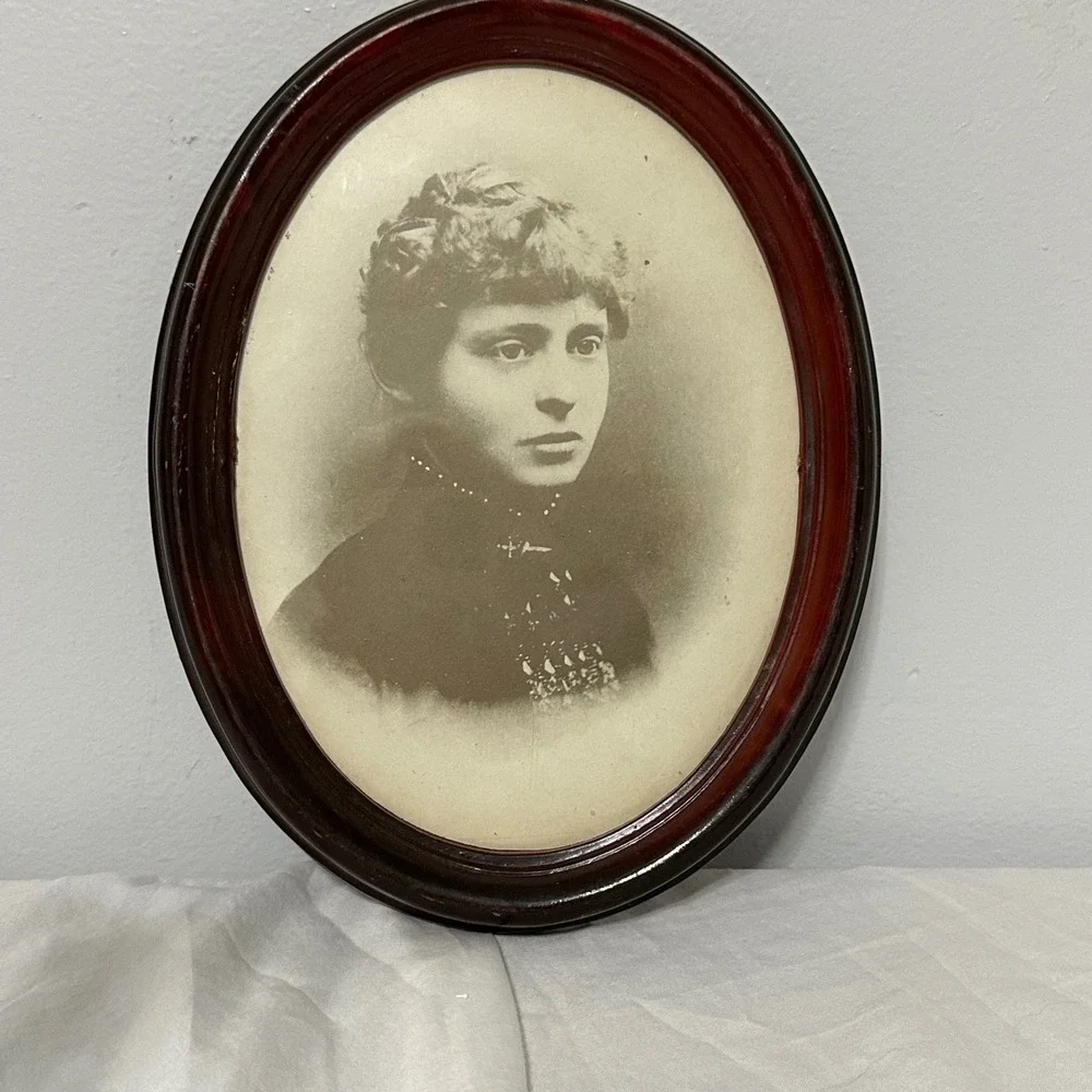 Unbranded Victorian Woman Portrait Oval Frame 8x10 Brown Excellent Sepia Photo